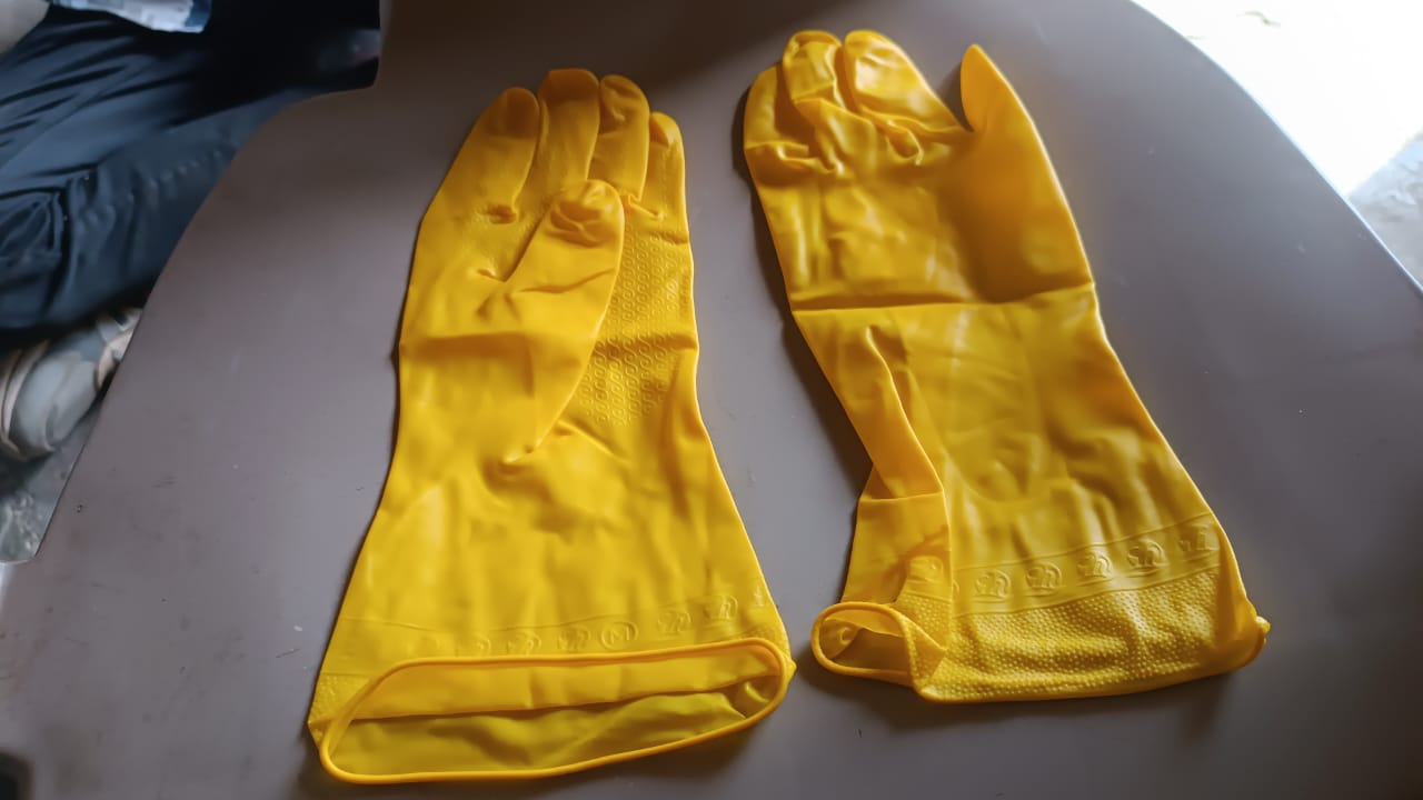2 pair med yellow gloves For Types Of Purposes Like Washing Utensils, Gardening And Cleaning Toilet Etc. Your Brand