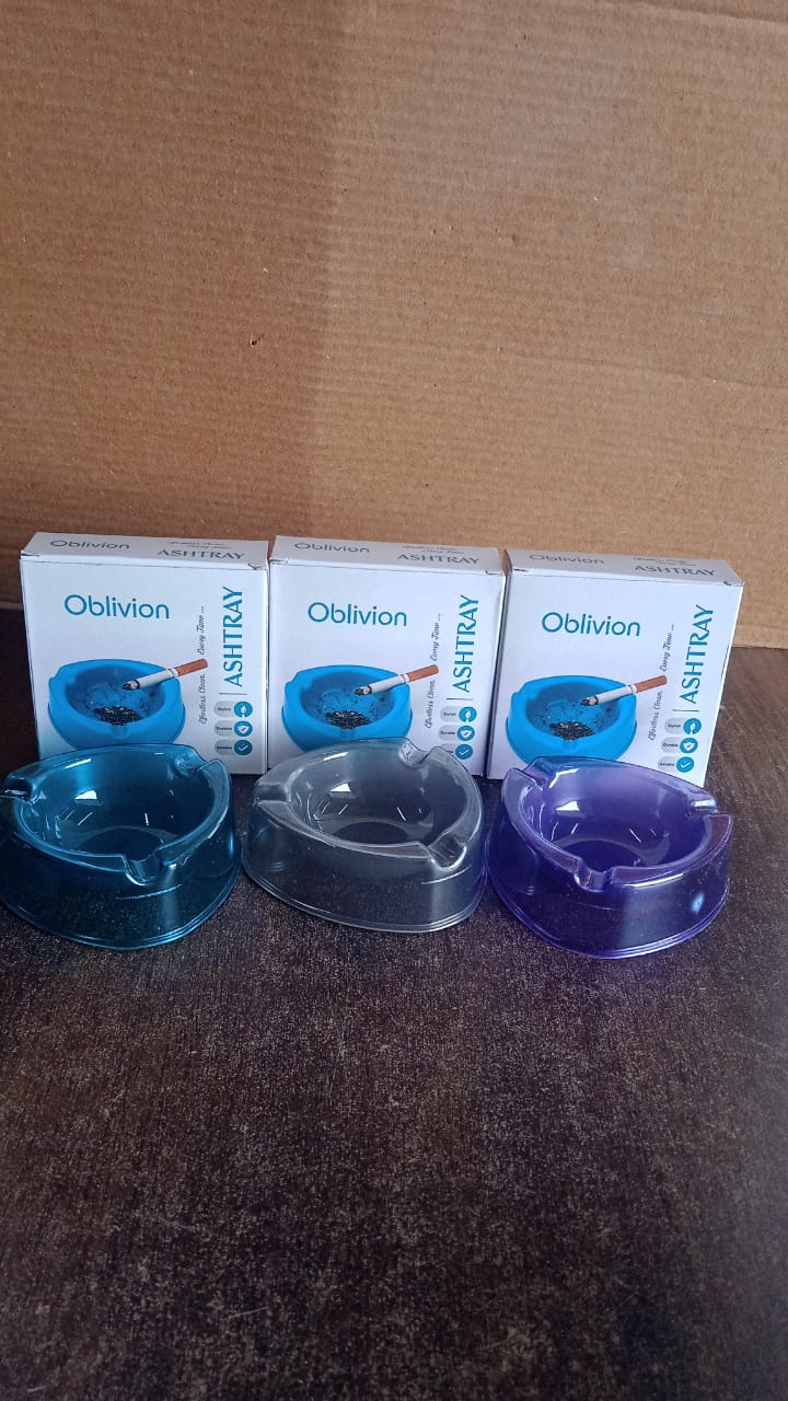 Oblivion Transparent Plastic Ashtray (Mix Color & 1 Pc) Your Brand