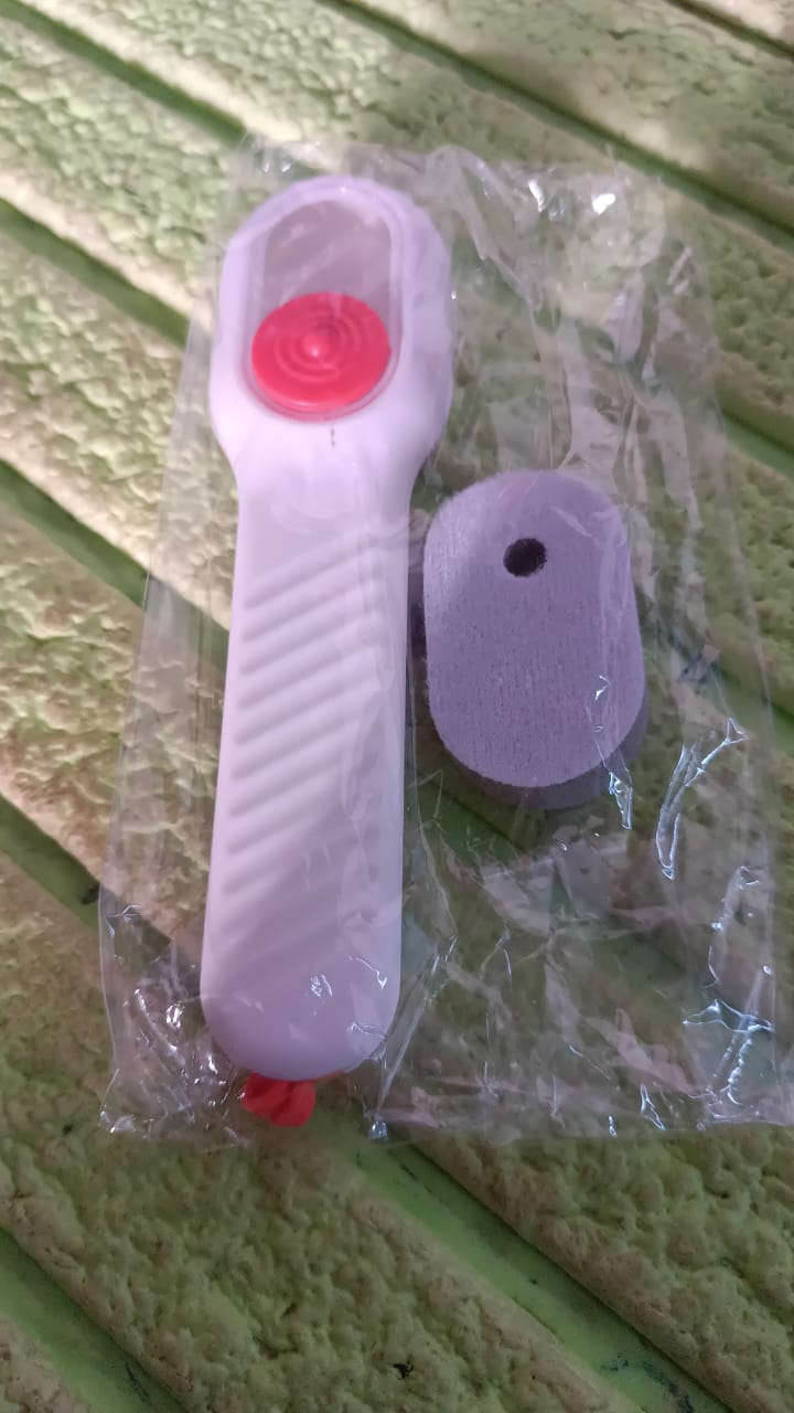 Cleaning Sponge Brush with Liquid / Soap Dispenser & With 4 Refill Brush Heads (1 Set) Your Brand