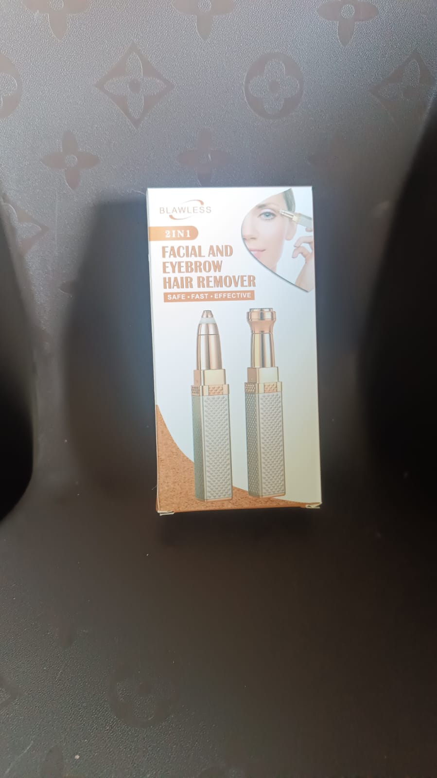 2-in-1 Eyebrow Razor & Painless Hair Shaver (1 Pc), Hair accessories Your Brand