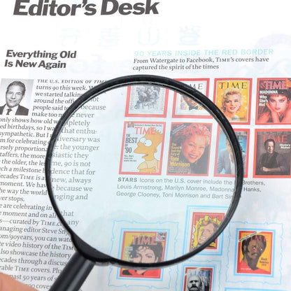 Breakage-proof magnifying glass for reading images in magazines and newspapers clearly