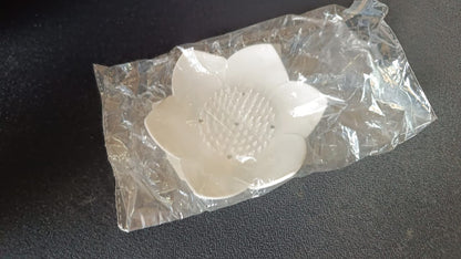 Elegant Lotus-Shaped Self-Draining Soap Dish Holder (1 Pc) Your Brand