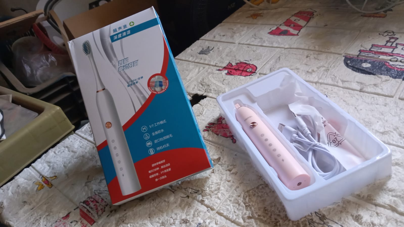 ELECTRIC TOOTHBRUSH FOR ADULTS AND TEENS, ELECTRIC TOOTHBRUSH DEEP CLEANSING TOOTHBRUSH WITH EXTRA BRUSH HEADS Your Brand