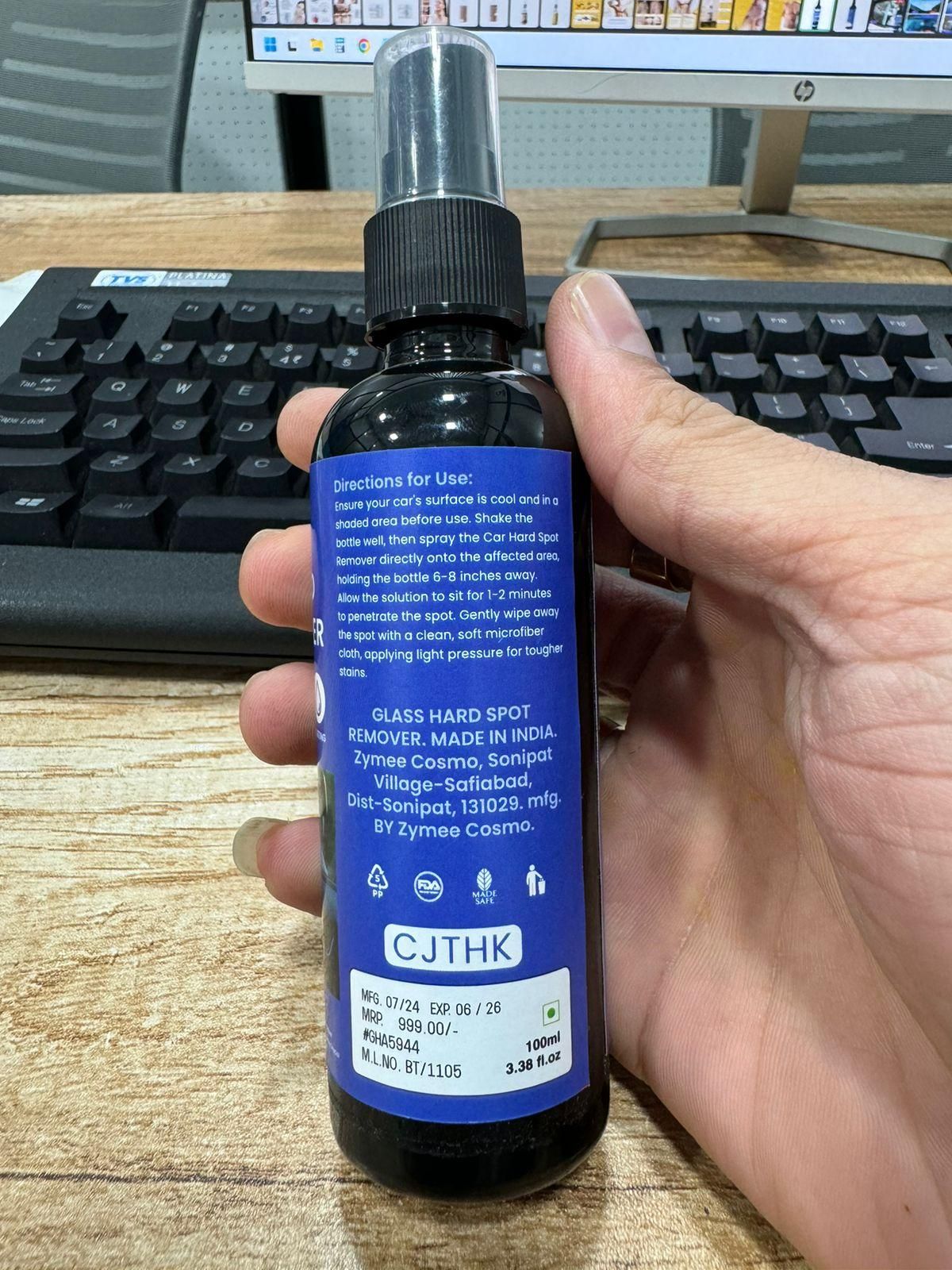 Car glass stain cleaner spray bottle with clear label and ergonomic design for easy cleaning