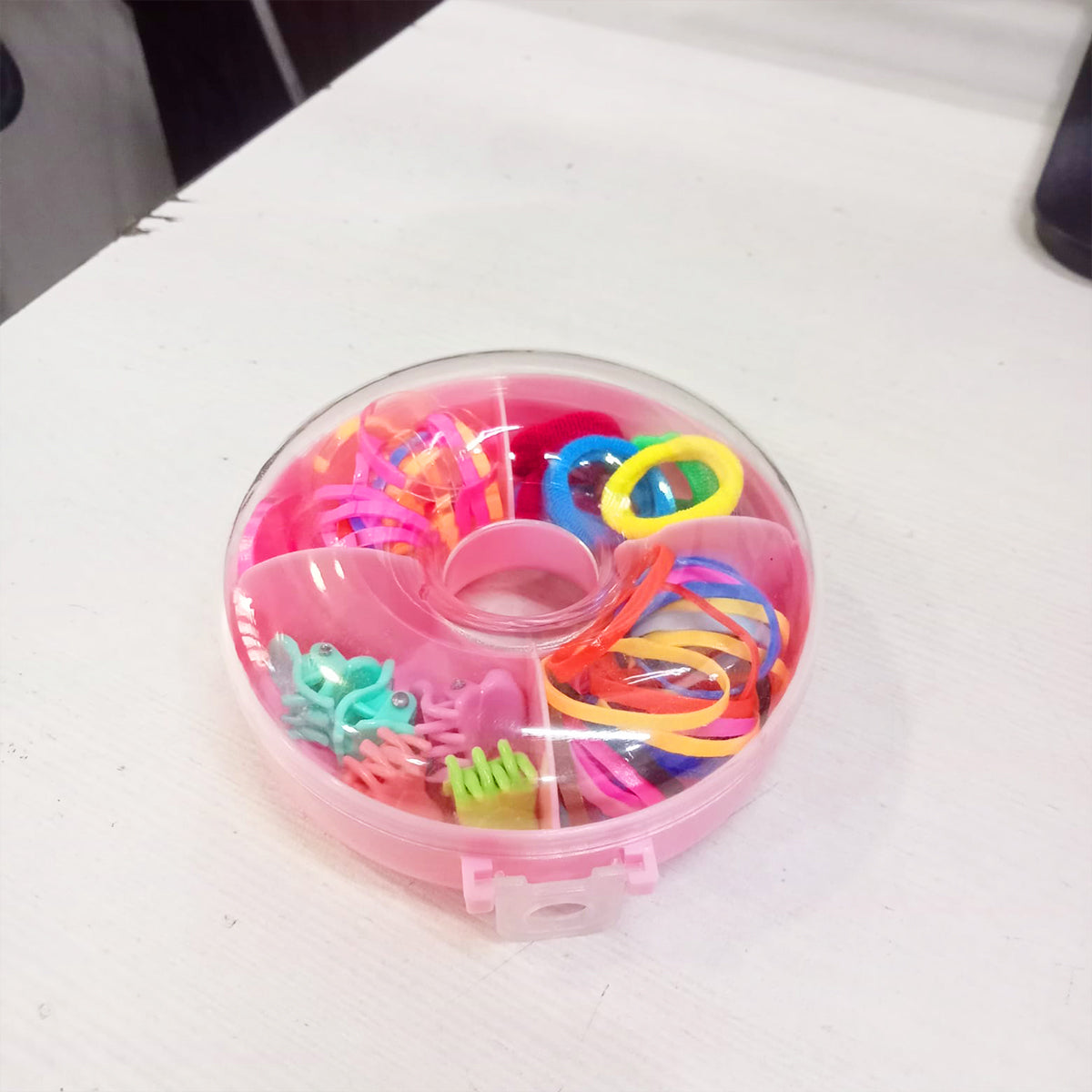 Amd-Deodap cute round hair accessories for girls in colorful circle case with multiple sections