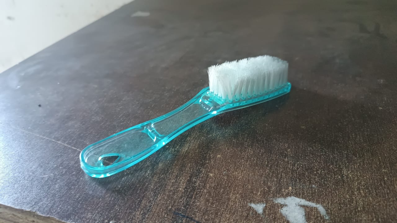 Plastic Handle Shoes Clothes Scrubbing Brush (1 Pc / Mix Color / 19 Cm) Your Brand