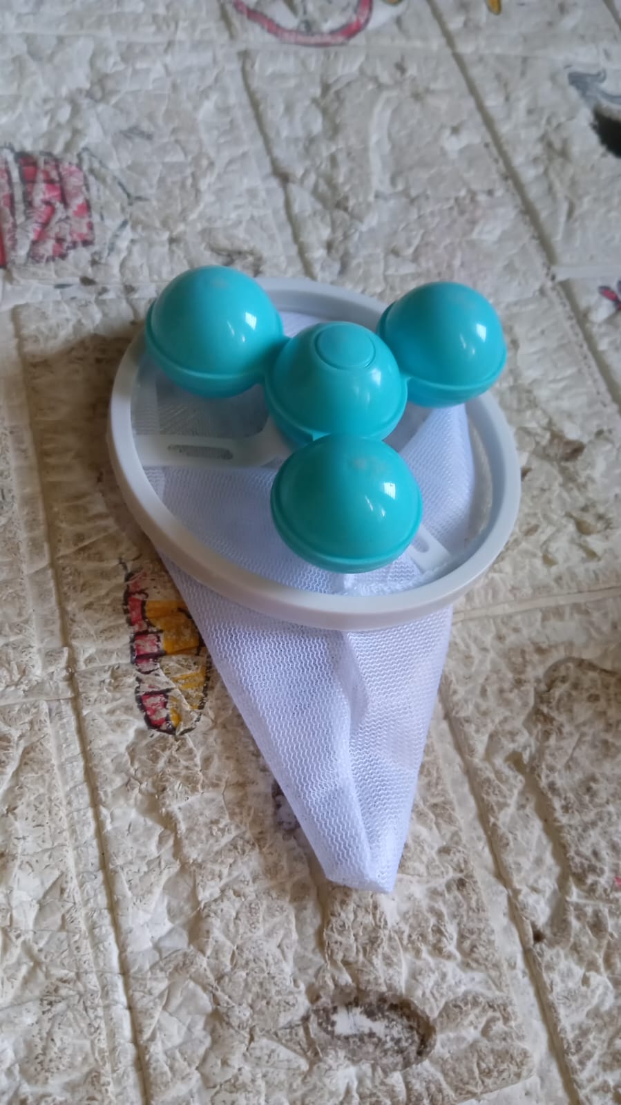 Floating Laundry Ball Lint Catcher – Reusable Hair & Fur Filter (1 Pc) Your Brand