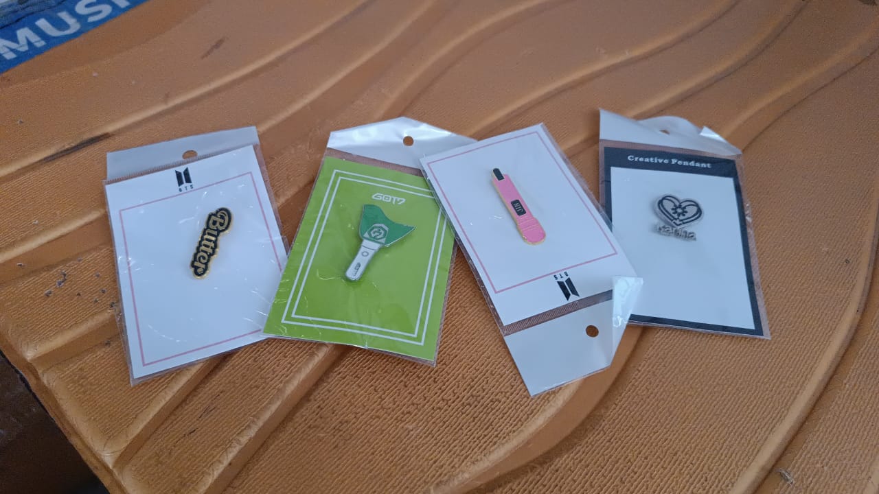 Stylish Metal Badge Pin – Single Piece (Random Design) Your Brand