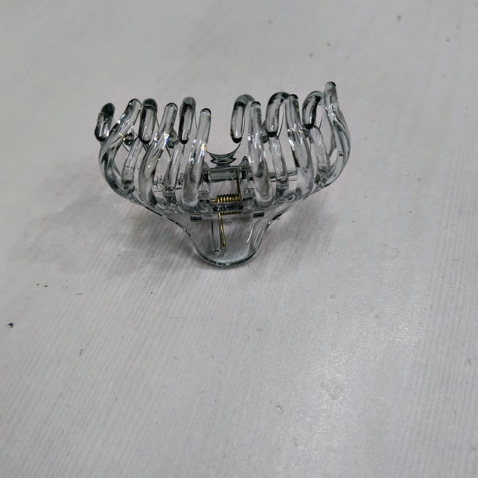 Clear large claw clip for thick hair with durable spring mechanism for secure hold