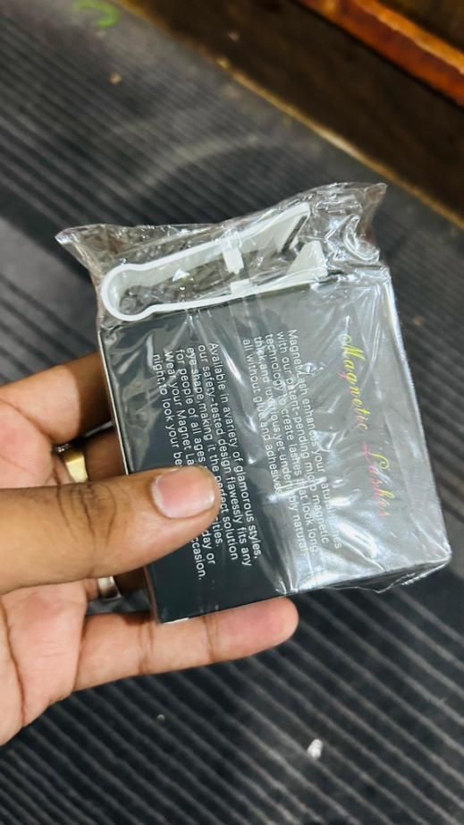 Pack of magnetic eyelashes pair in sleek packaging for easy application and removal