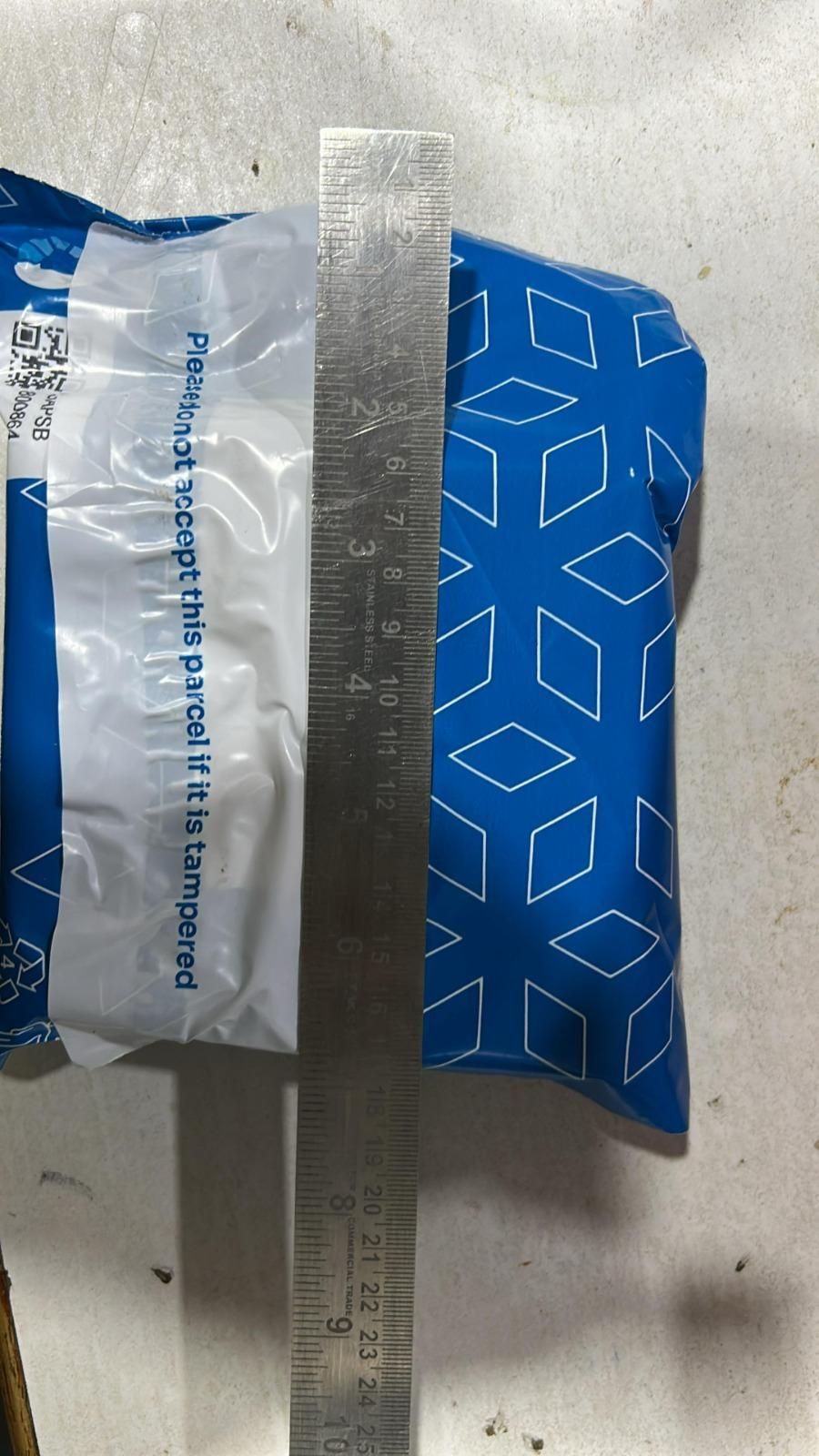 Blue packaging for magnetic eyelashes pair with a ruler for size reference