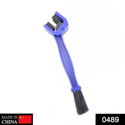 Motorbike chain cleaning brush with durable bristles for effective maintenance and cleaning