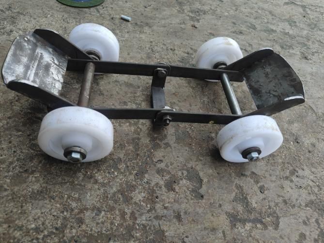 Motorcycle flat tire emergency tool with sturdy frame and wheels for easy tire changes