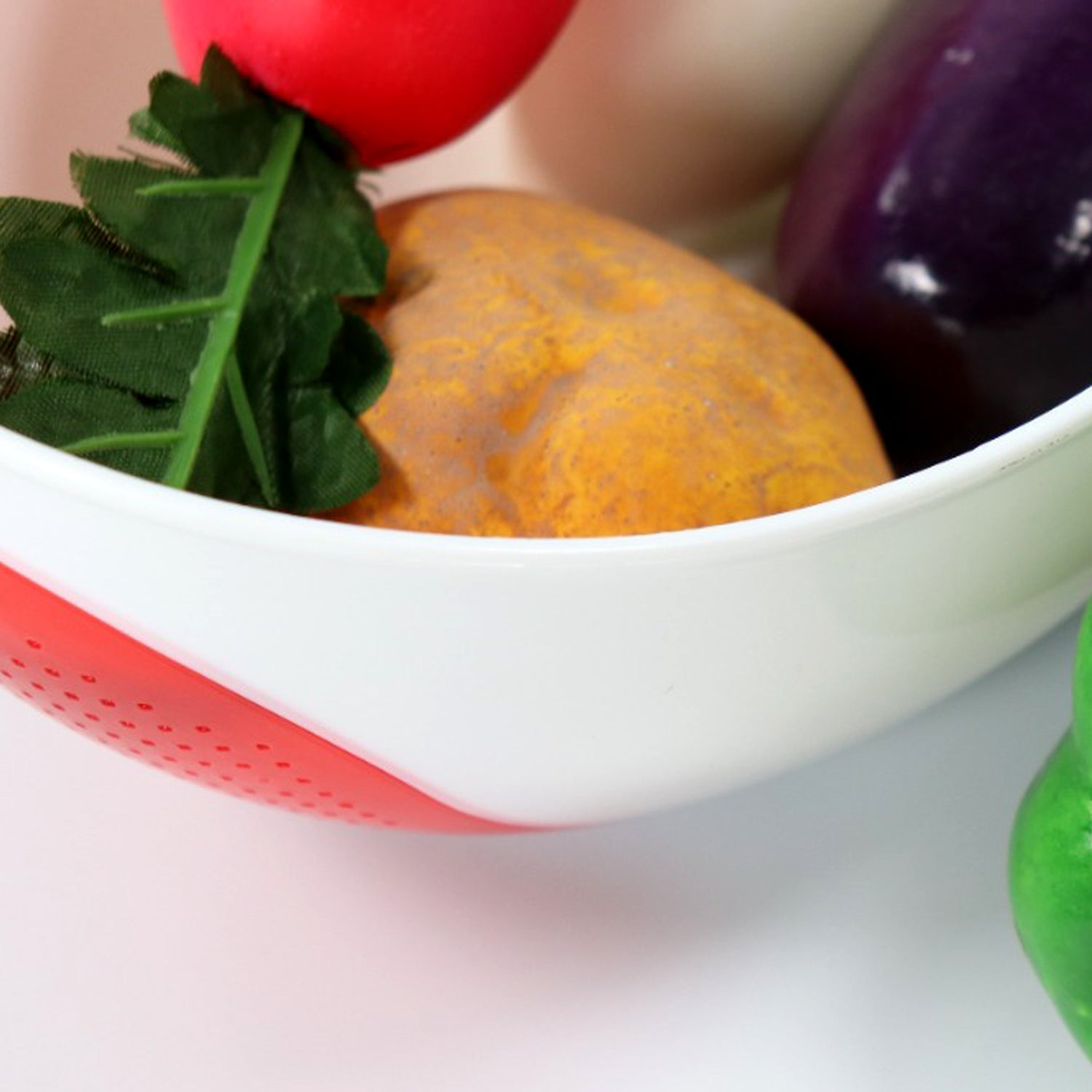 Multi-purpose washing bowl with strainer featuring a colorful assortment of fruits and vegetables