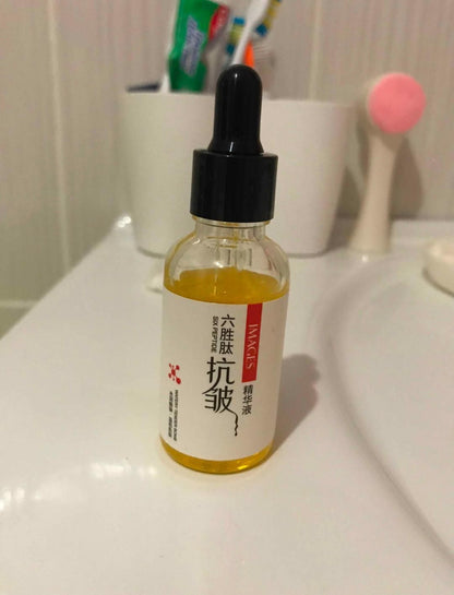 Glass dropper bottle of serum, a natural anti-wrinkle treatment for healthy skin