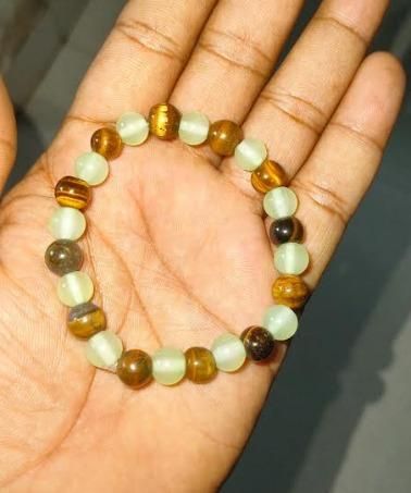Natural jade beads bracelet featuring a mix of jade and tiger eye stones for a unique look