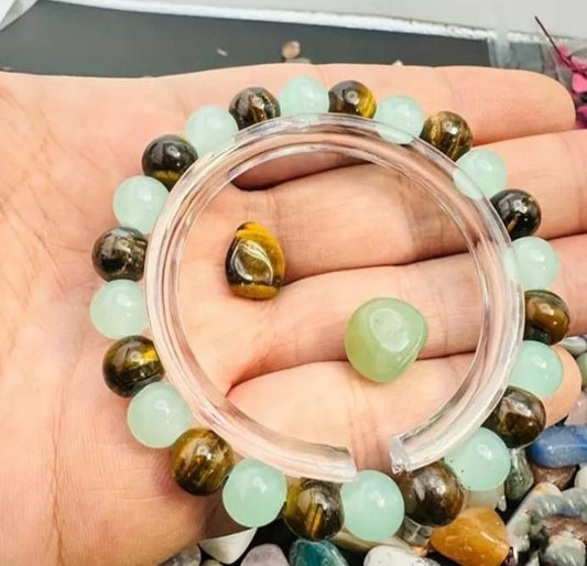 Natural jade beads bracelet featuring green jade and tiger eye stones for a stylish, bohemian look