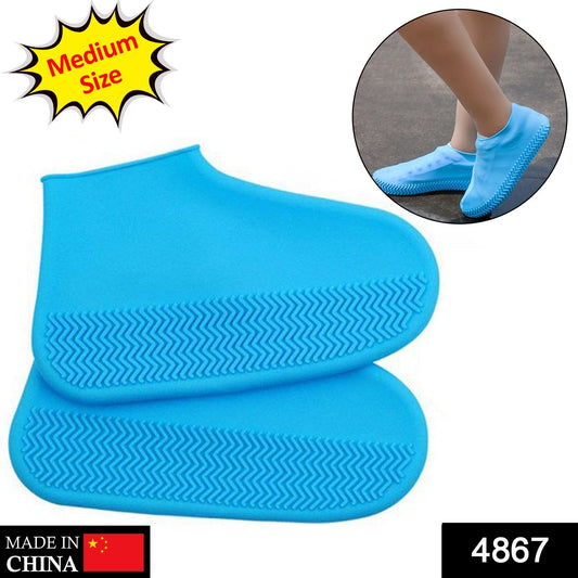 Medium non-slip silicone shoe covers in blue for enhanced grip and waterproof protection