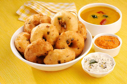Delicious Idlis served with coconut chutney and sambhar, made with Organic Urad Dal for a wholesome meal
