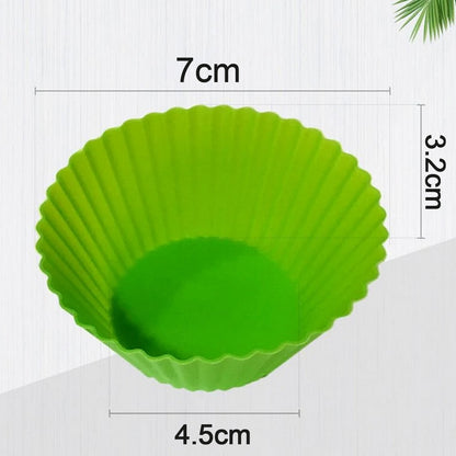 Green silicone cupcake mould with scalloped edges, measuring 7 cm wide and 3.2 cm deep