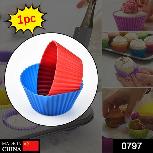 Silicone cupcake mould set in red and blue, perfect for baking delicious cupcakes at home