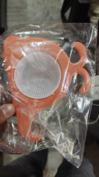 The Gir Farmer whale drain basket for kitchen in orange with white strainer, new in plastic packaging